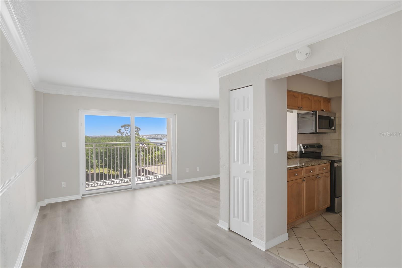 Image 23 of 37 For 145 Halifax Avenue 602