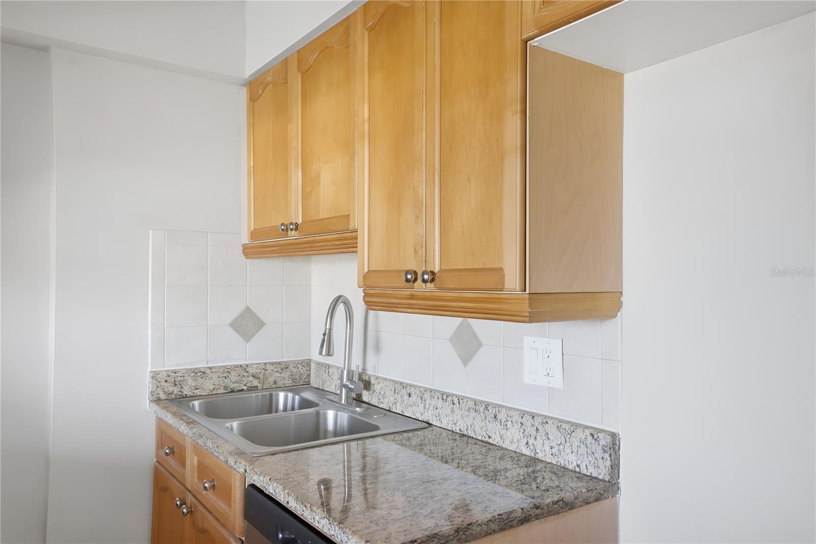 Image 30 of 37 For 145 Halifax Avenue 602