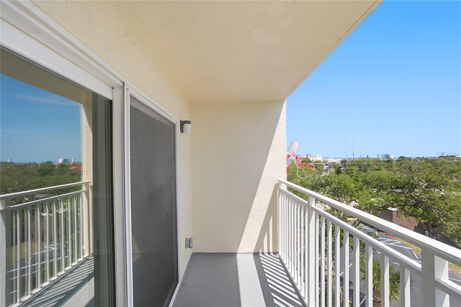 Image 33 of 37 For 145 Halifax Avenue 602