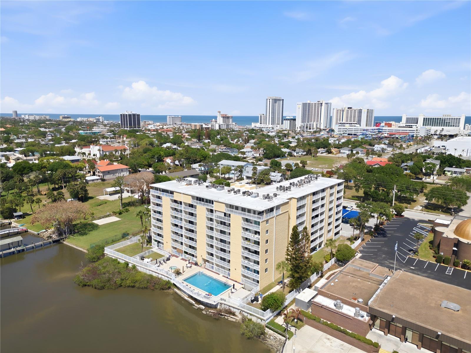 Image 7 of 37 For 145 Halifax Avenue 602