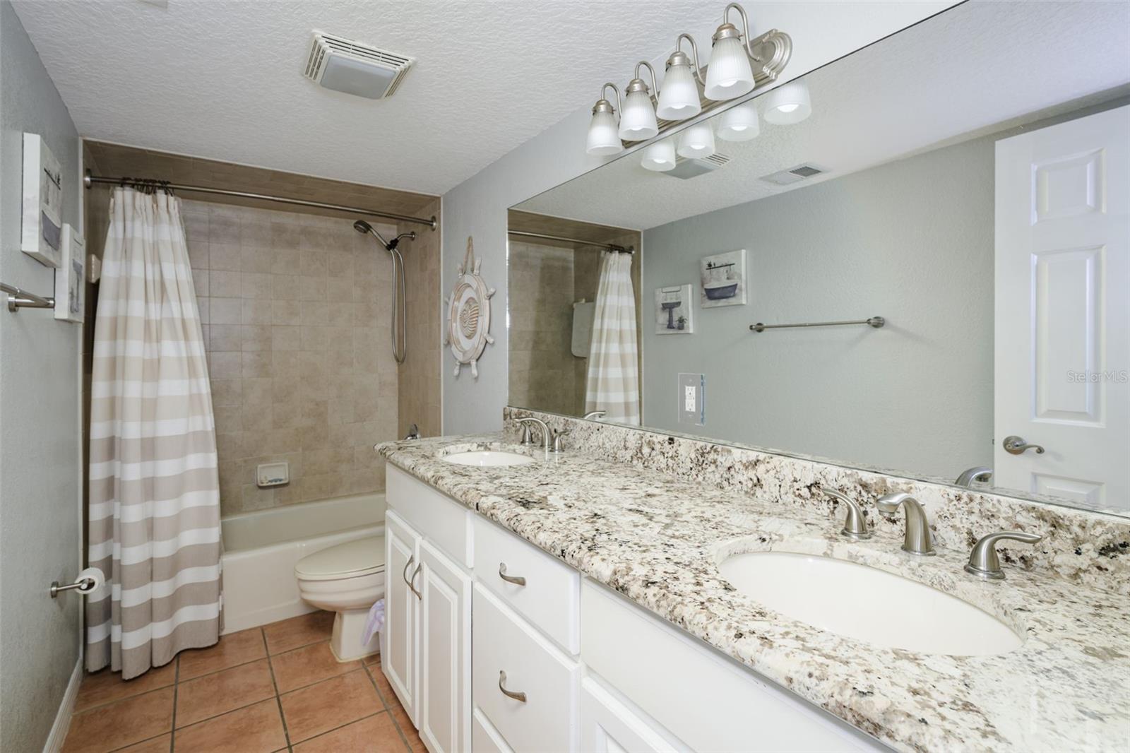 Image 14 of 25 For 4421 Atlantic Avenue A2