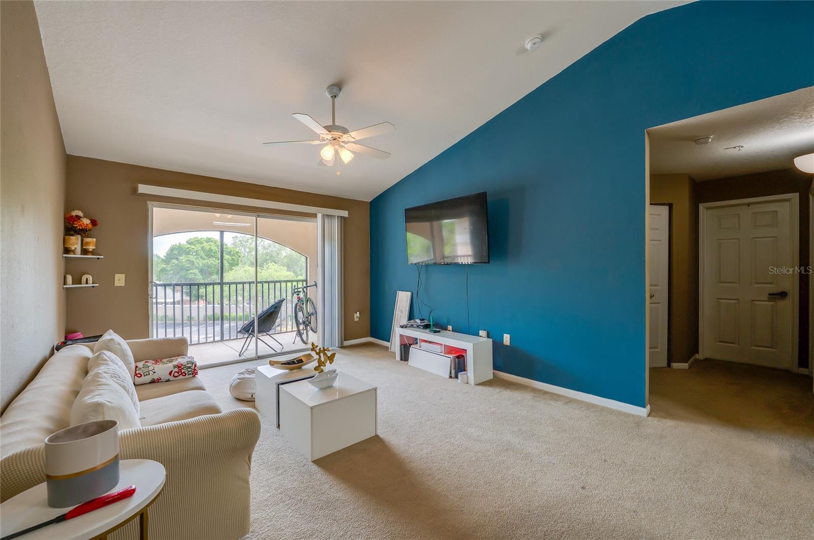 Image 6 of 26 For 940 Village Trail 4-301