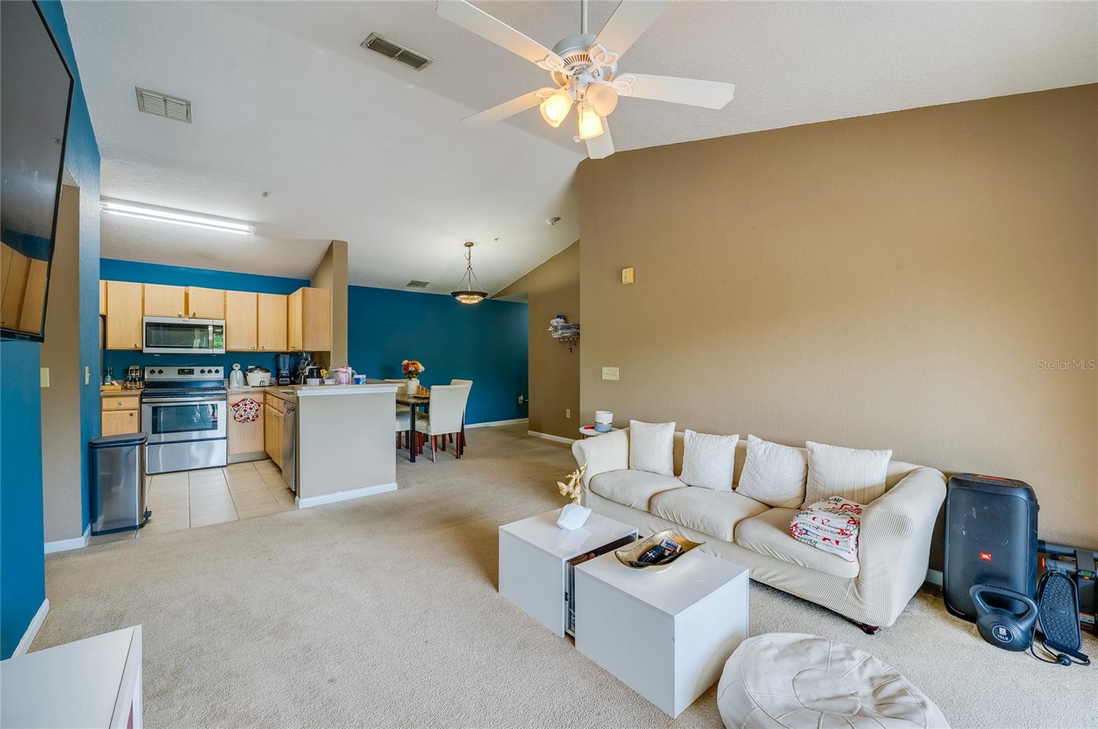 Image 8 of 26 For 940 Village Trail 4-301