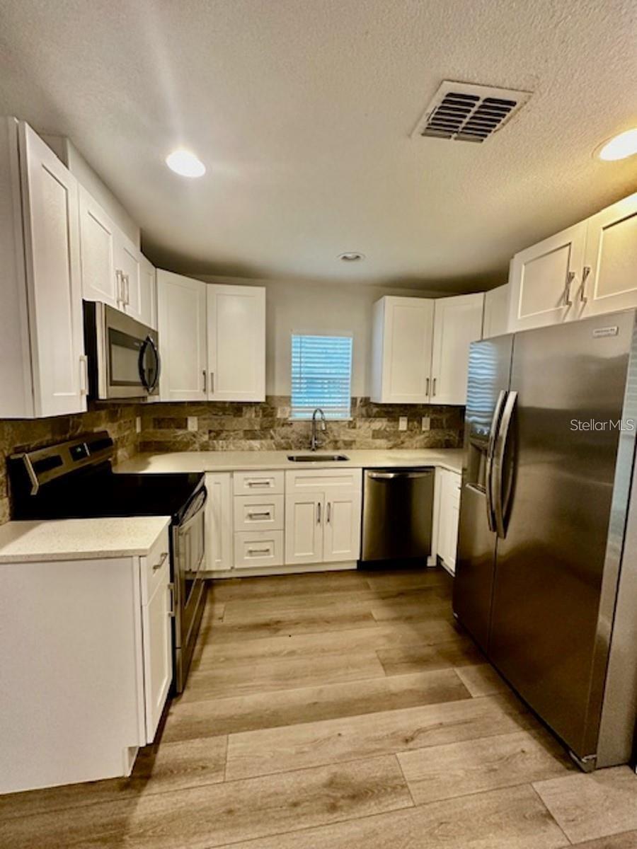 Image 6 of 15 For 1415 Adelle Avenue B