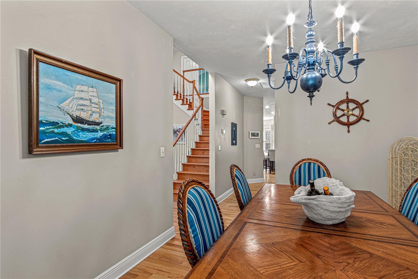 Listing photo id 10 for 649 Charmagne Lane