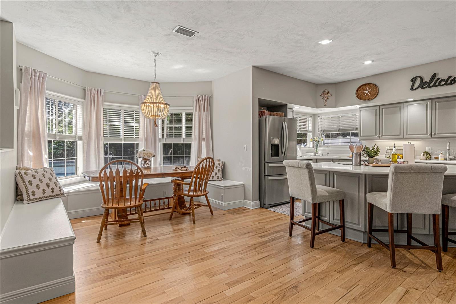 Listing photo id 11 for 649 Charmagne Lane