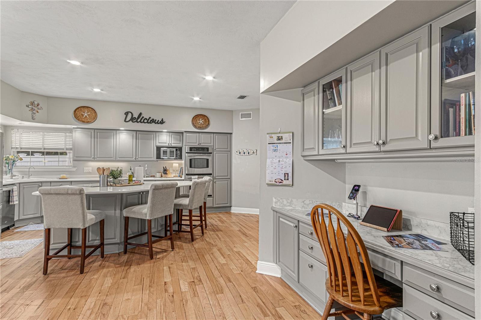 Listing photo id 12 for 649 Charmagne Lane