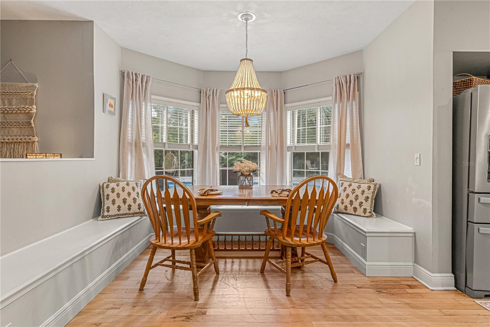 Listing photo id 13 for 649 Charmagne Lane