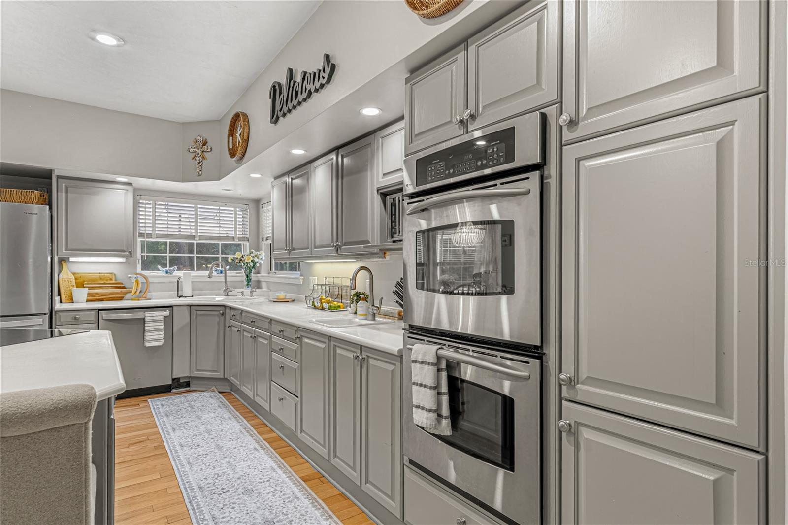 Listing photo id 14 for 649 Charmagne Lane