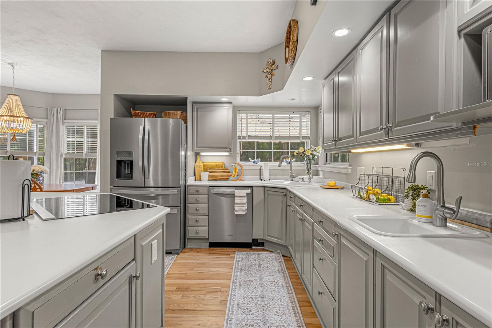 Listing photo id 15 for 649 Charmagne Lane