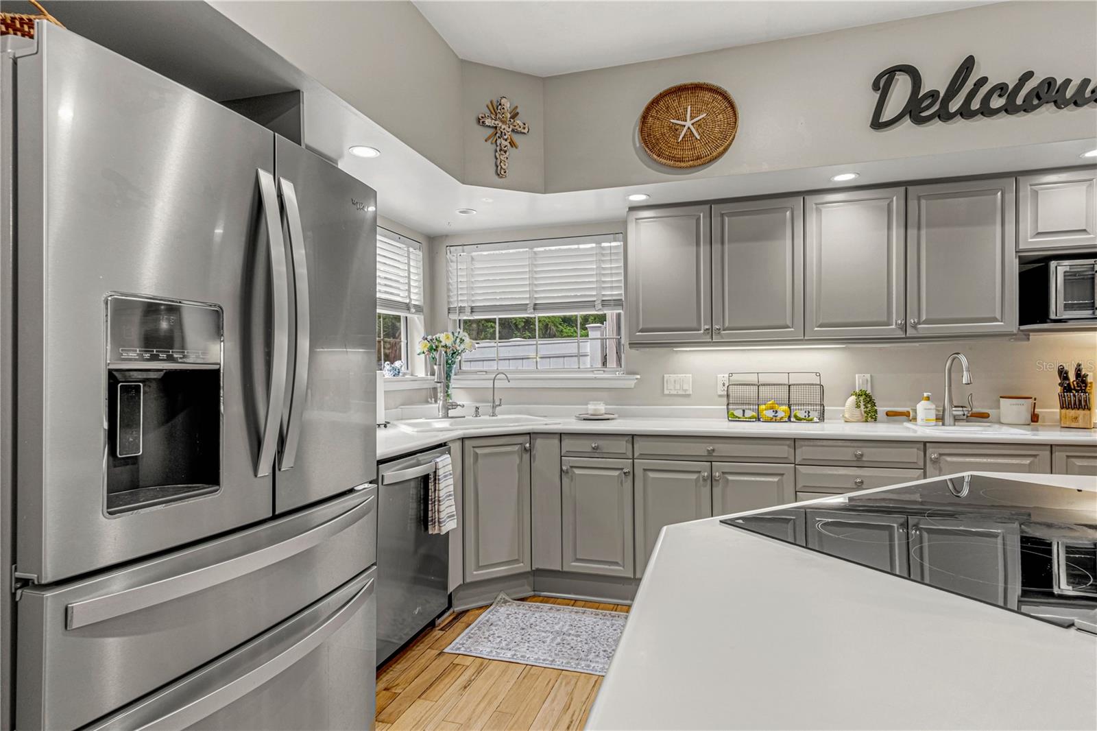 Listing photo id 16 for 649 Charmagne Lane
