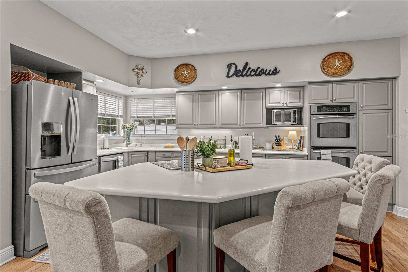 Listing photo id 0 for 649 Charmagne Lane