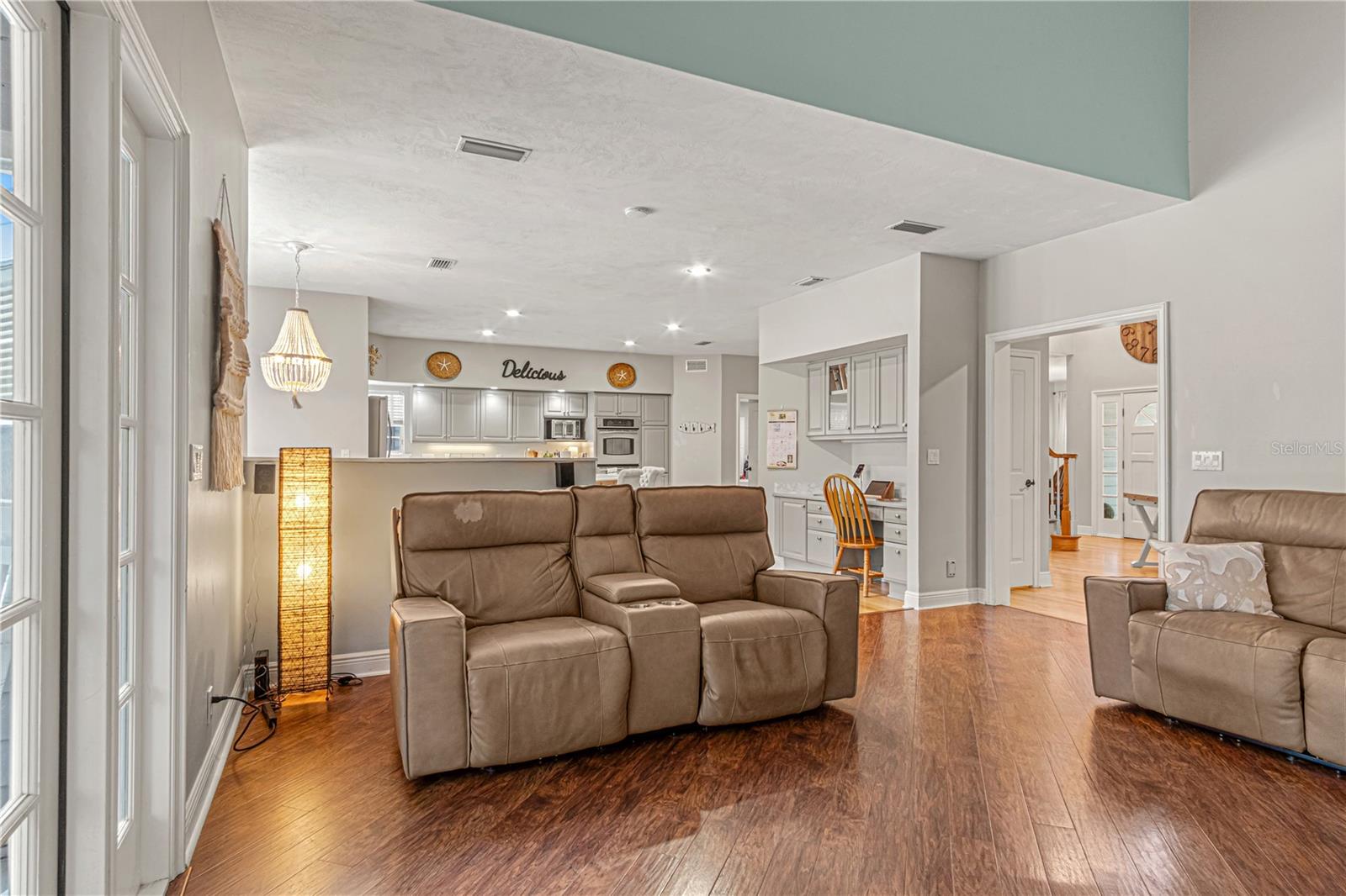 Listing photo id 20 for 649 Charmagne Lane
