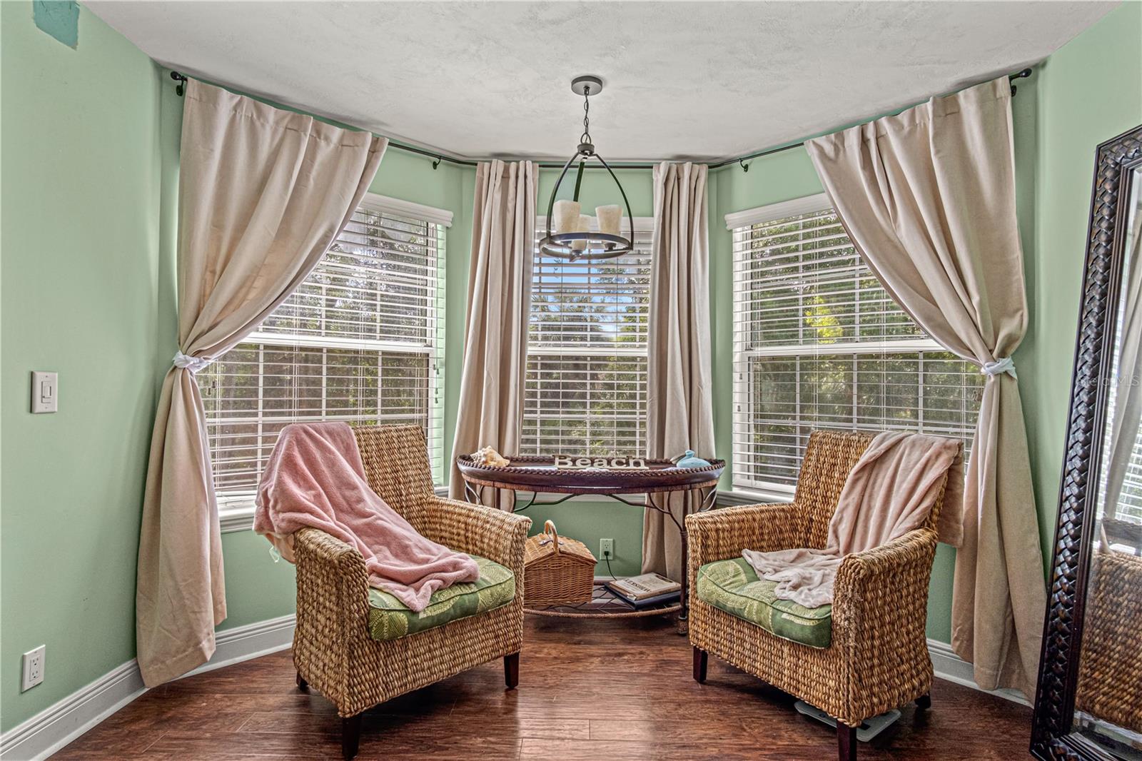 Listing photo id 22 for 649 Charmagne Lane