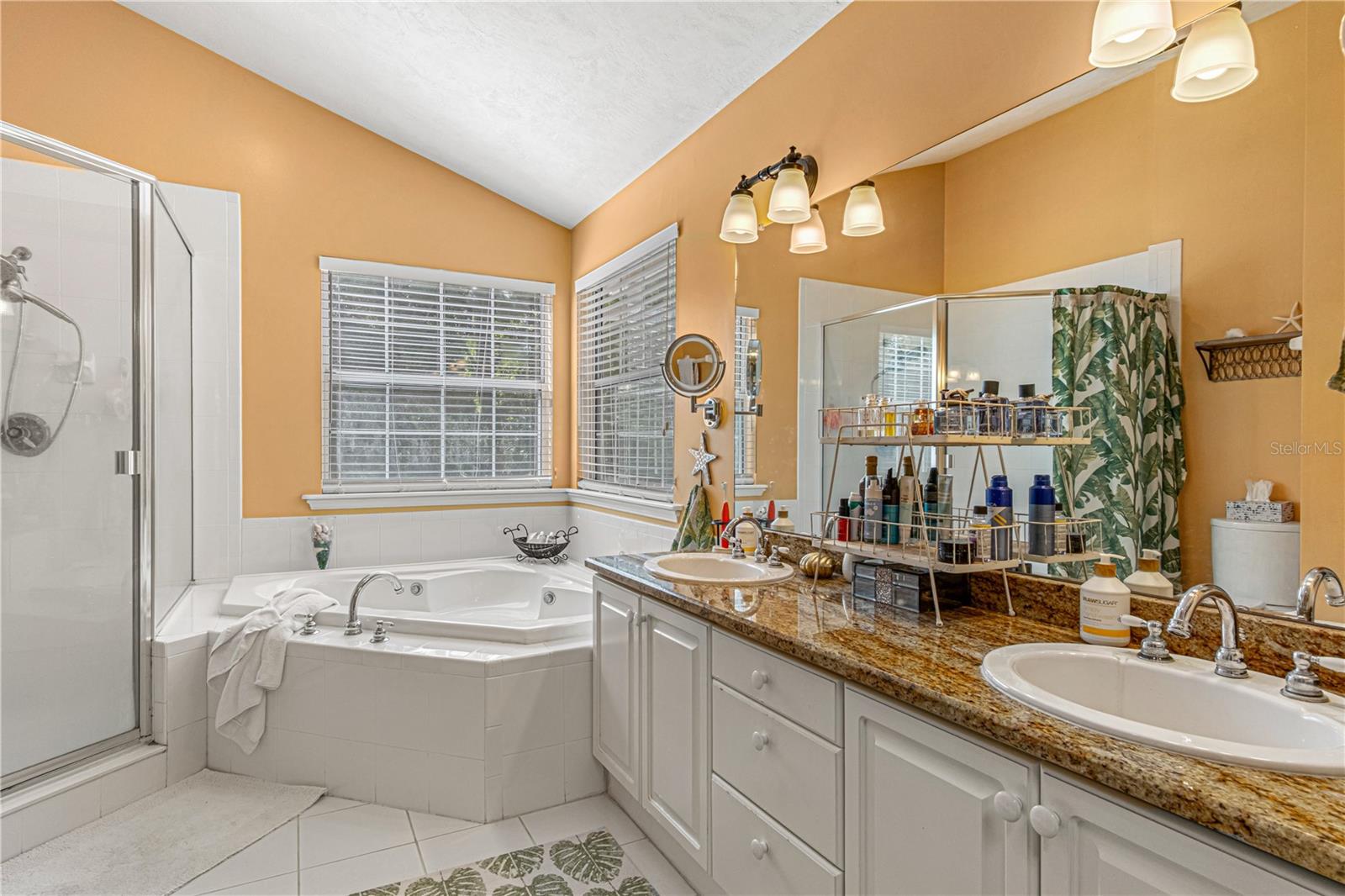 Listing photo id 24 for 649 Charmagne Lane