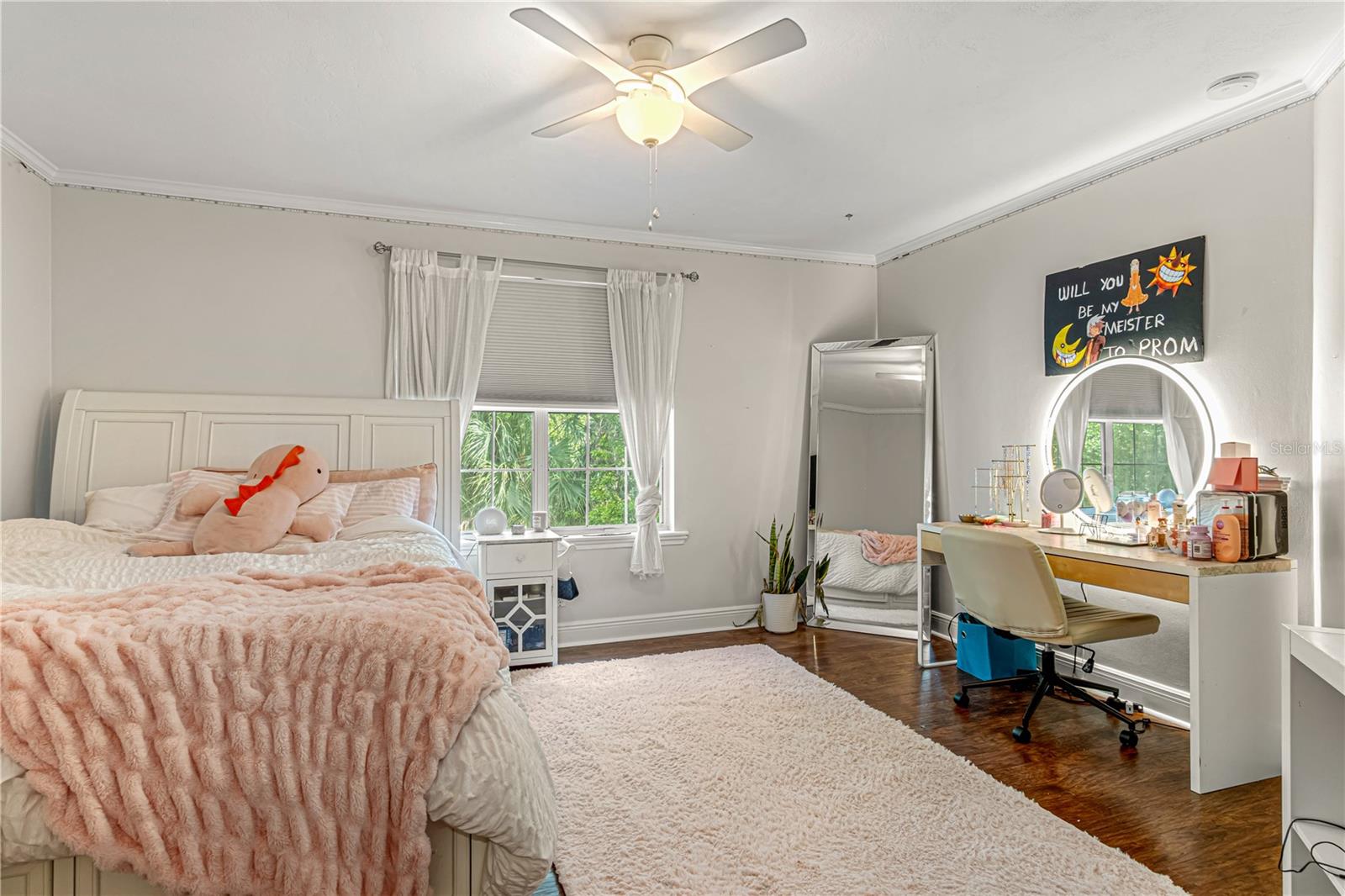 Listing photo id 26 for 649 Charmagne Lane