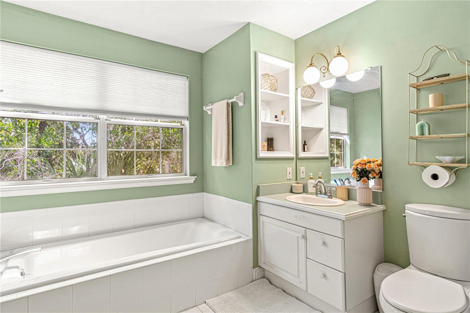 Listing photo id 27 for 649 Charmagne Lane