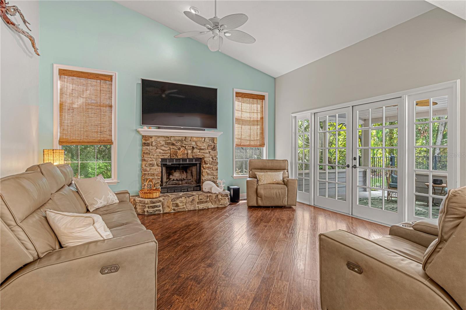 Listing photo id 1 for 649 Charmagne Lane
