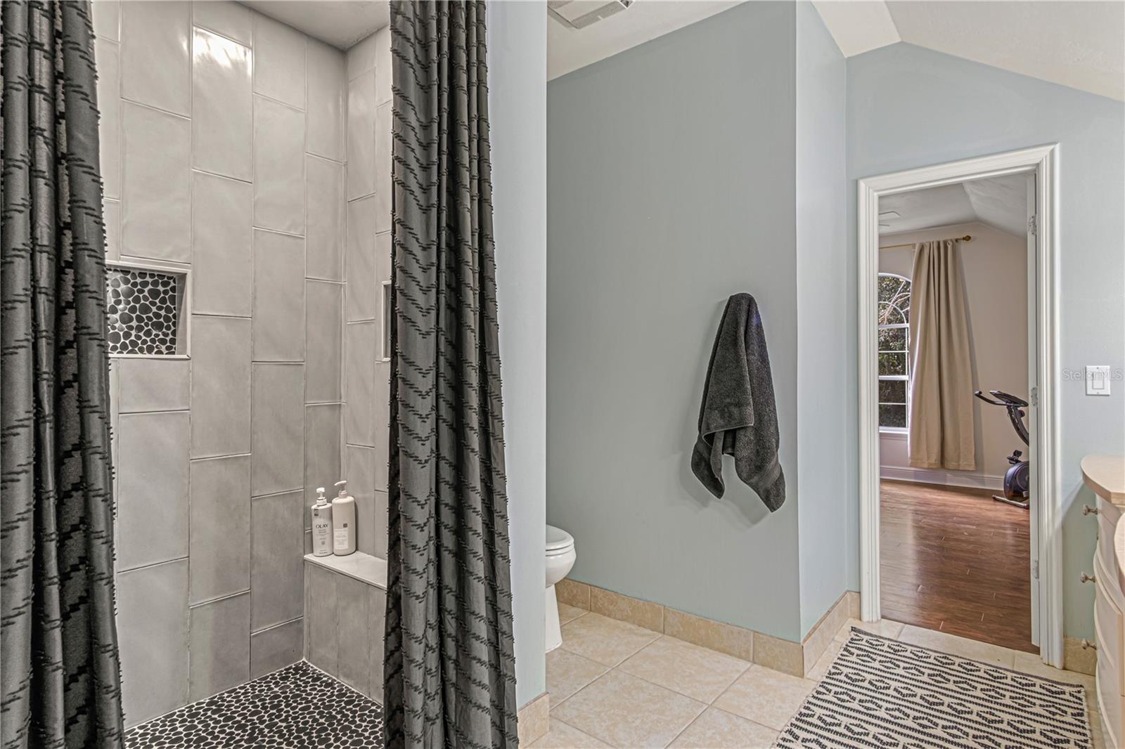 Listing photo id 33 for 649 Charmagne Lane
