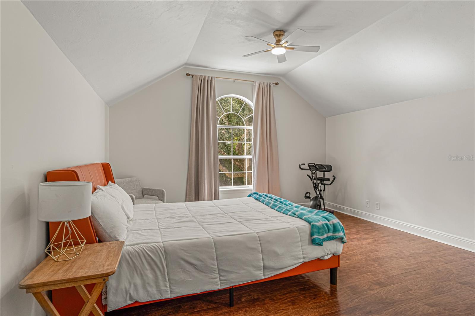 Listing photo id 34 for 649 Charmagne Lane