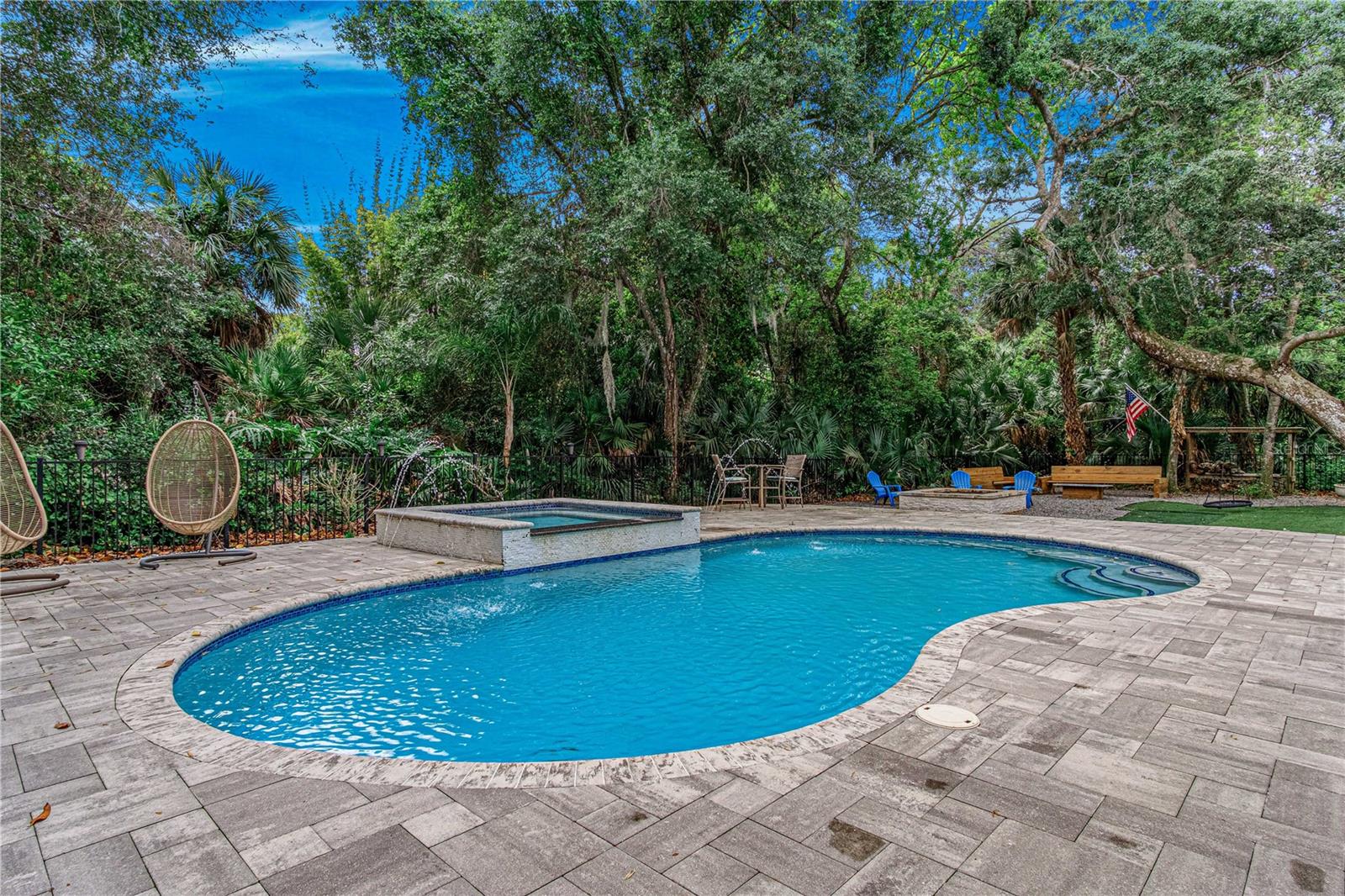 Listing photo id 37 for 649 Charmagne Lane
