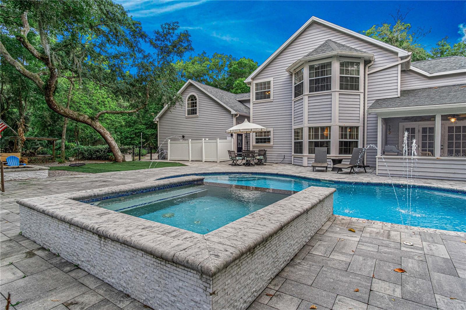 Listing photo id 40 for 649 Charmagne Lane