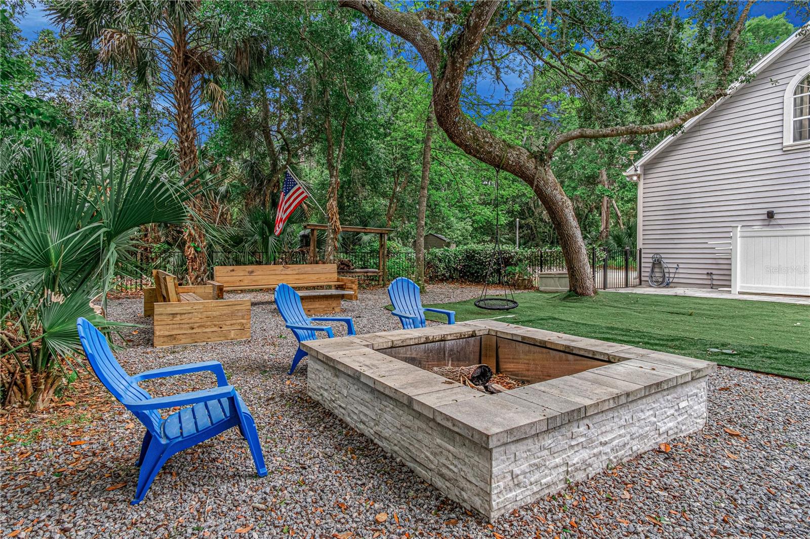 Listing photo id 42 for 649 Charmagne Lane