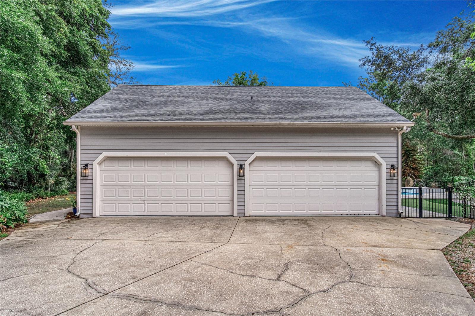 Listing photo id 44 for 649 Charmagne Lane