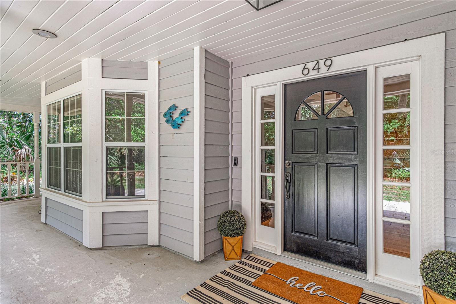 Listing photo id 4 for 649 Charmagne Lane