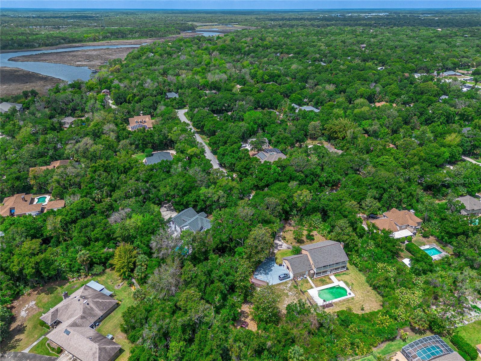 Listing photo id 61 for 649 Charmagne Lane