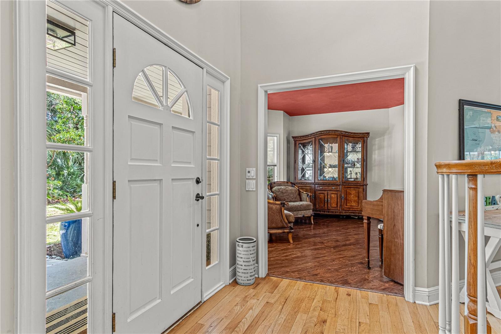 Listing photo id 5 for 649 Charmagne Lane