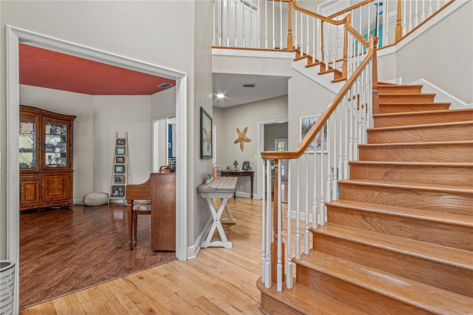 Listing photo id 6 for 649 Charmagne Lane