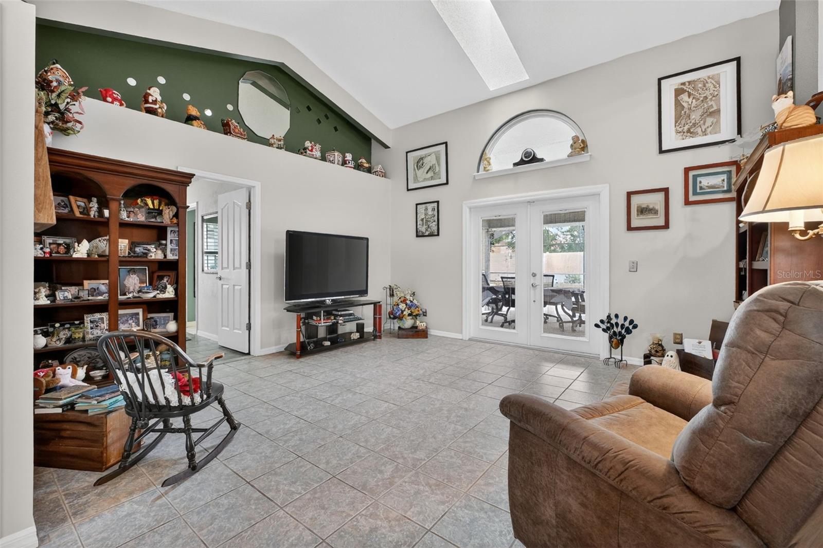 Image 15 of 52 For 994 Sweetbrier Drive