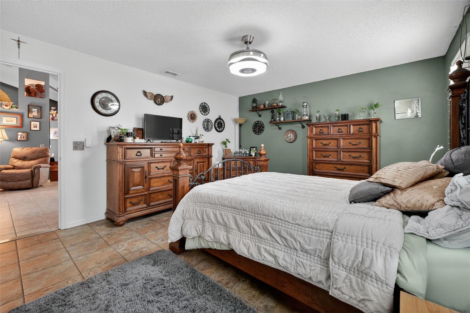 Image 19 of 52 For 994 Sweetbrier Drive