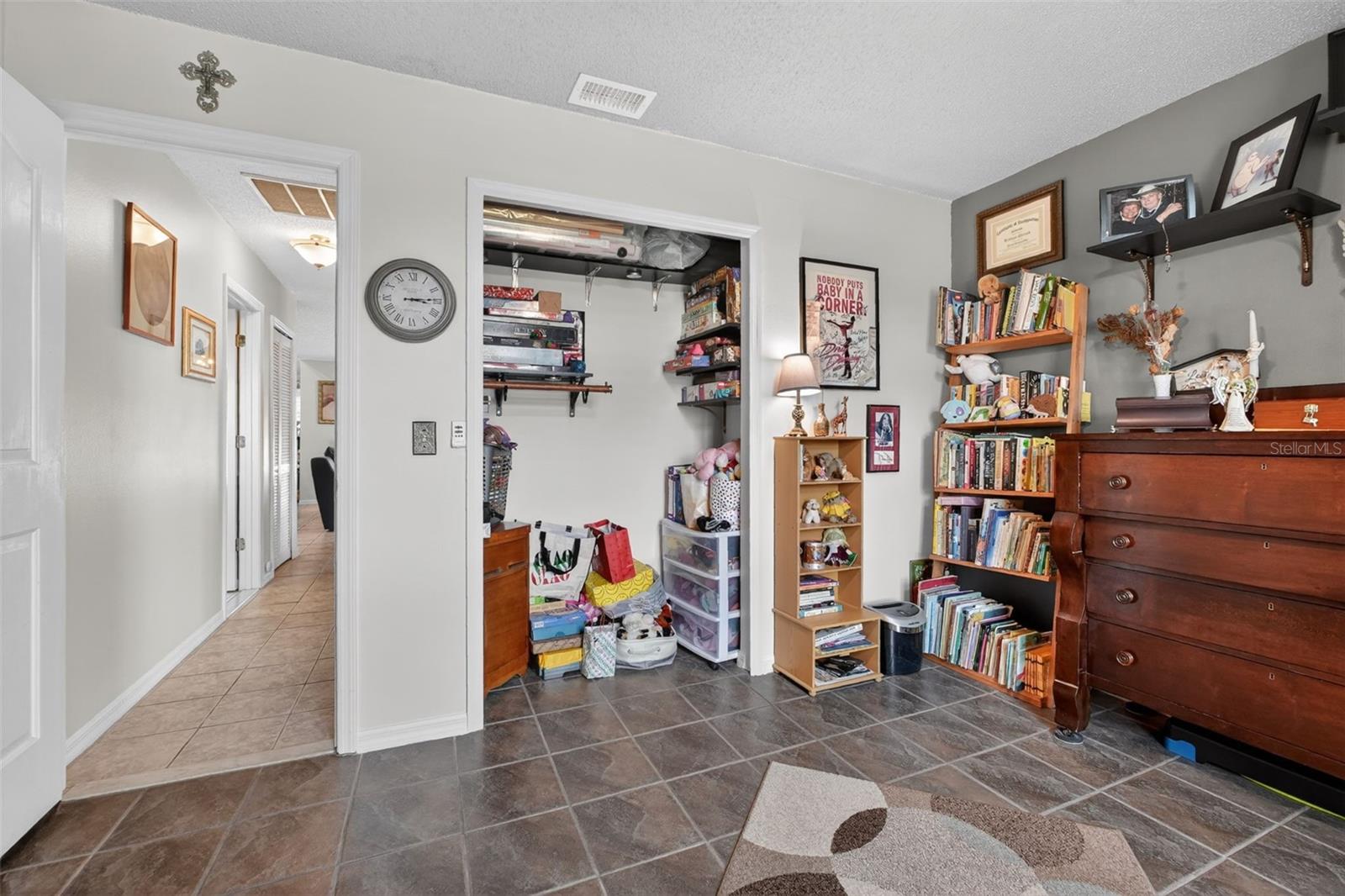 Image 23 of 52 For 994 Sweetbrier Drive