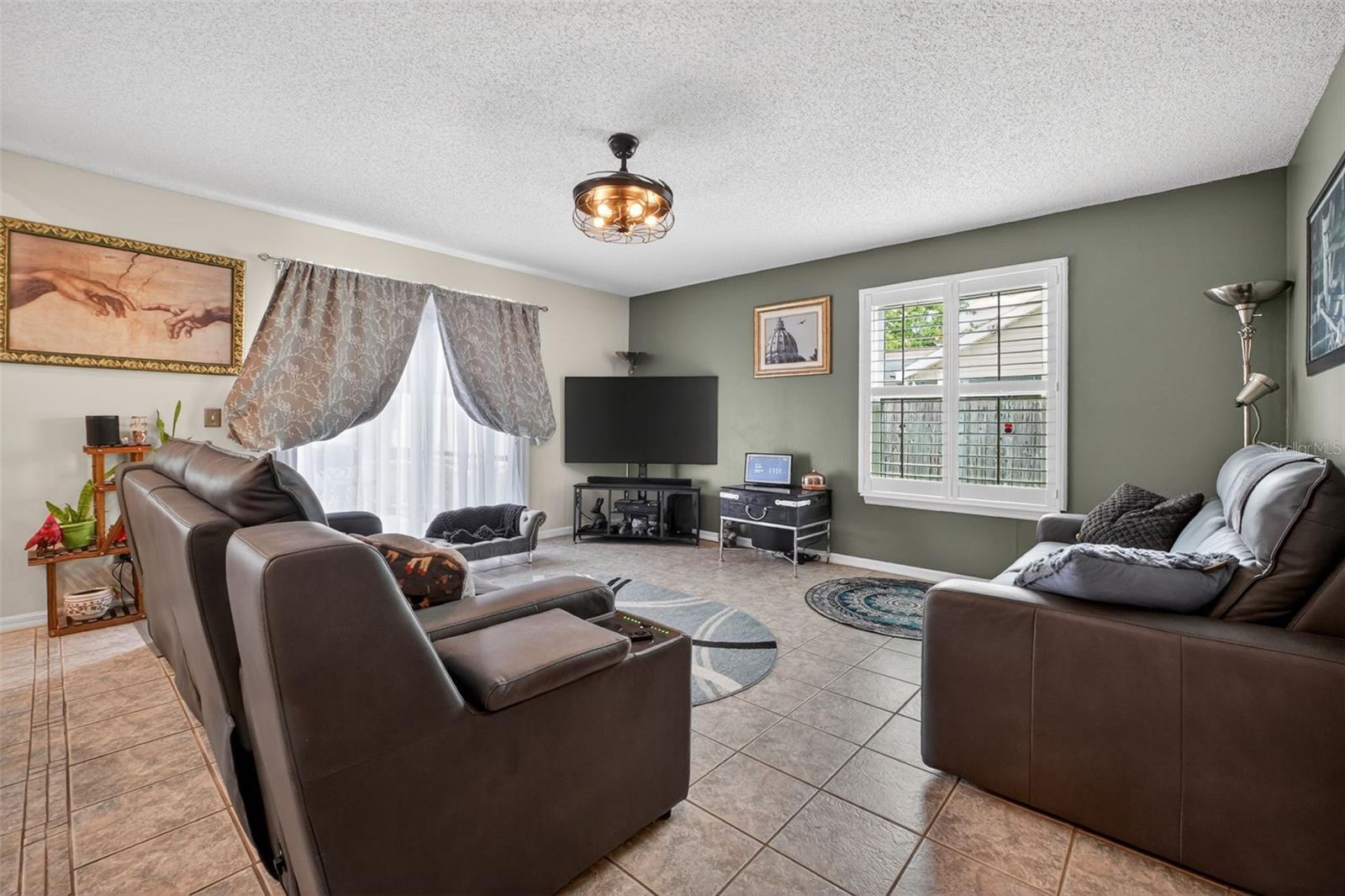 Image 4 of 52 For 994 Sweetbrier Drive