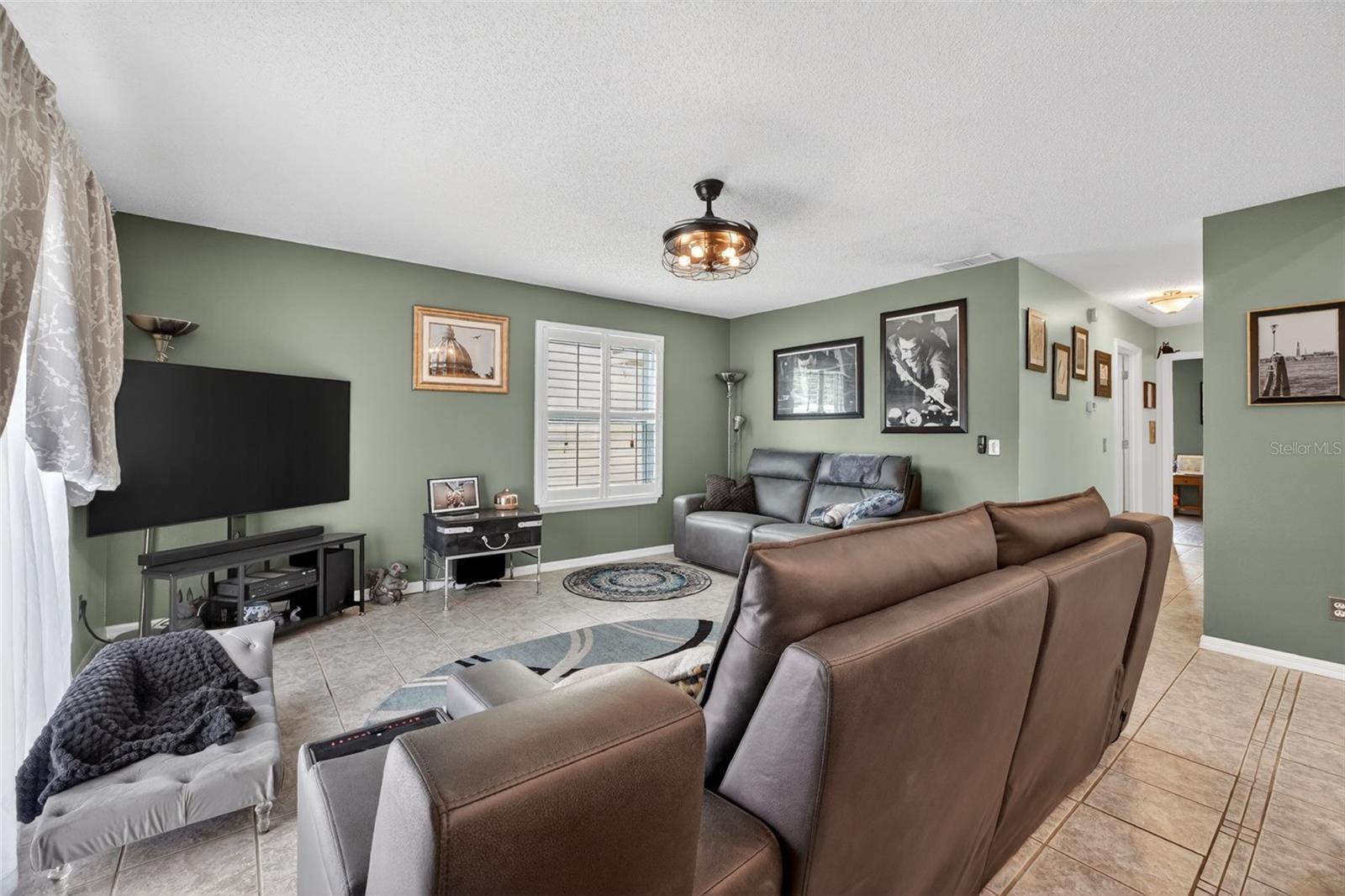 Image 9 of 52 For 994 Sweetbrier Drive