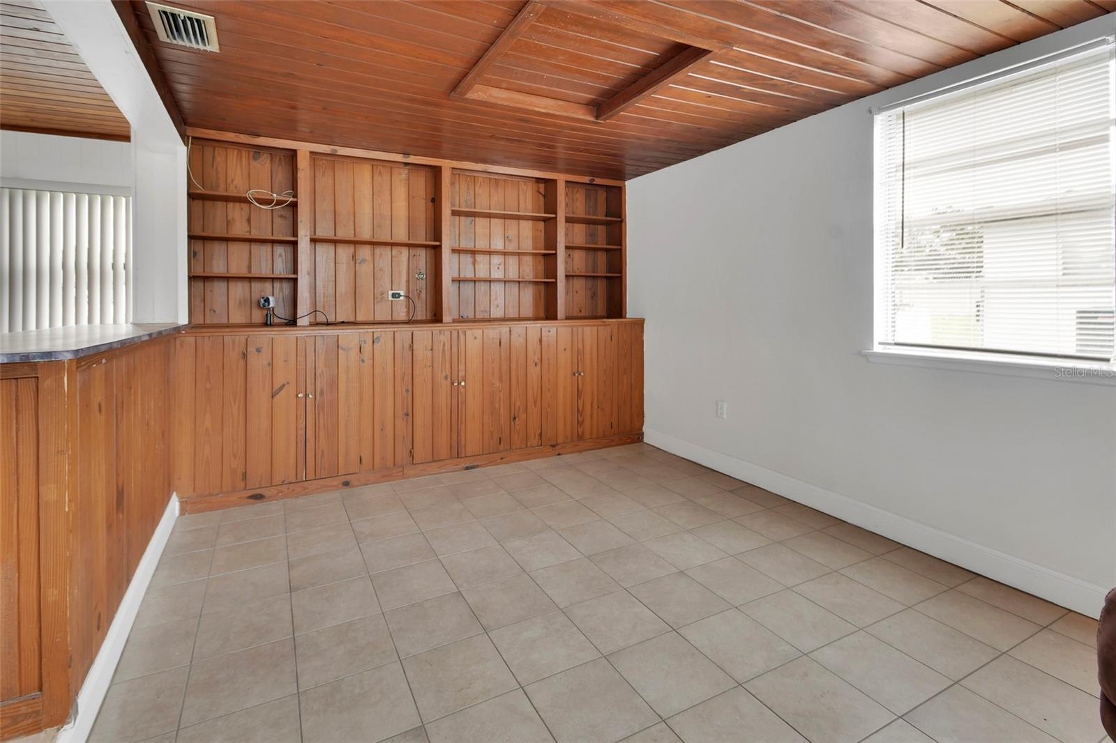 Image 11 of 27 For 44 Narcissus Drive