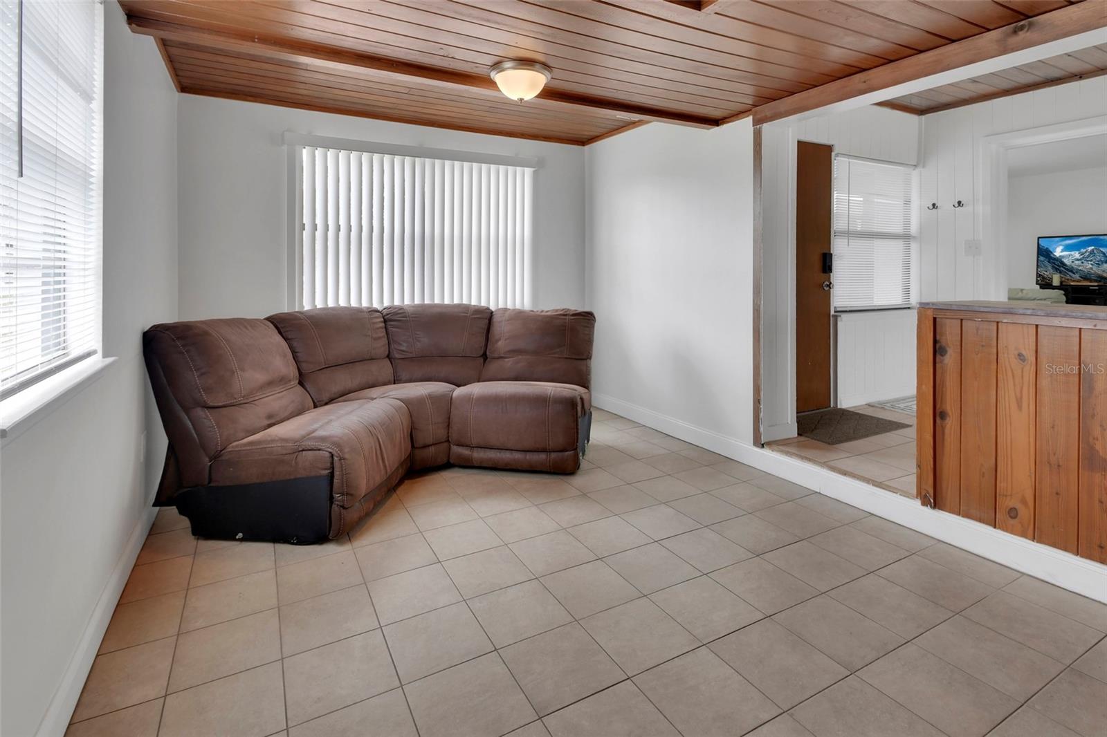 Image 13 of 27 For 44 Narcissus Drive