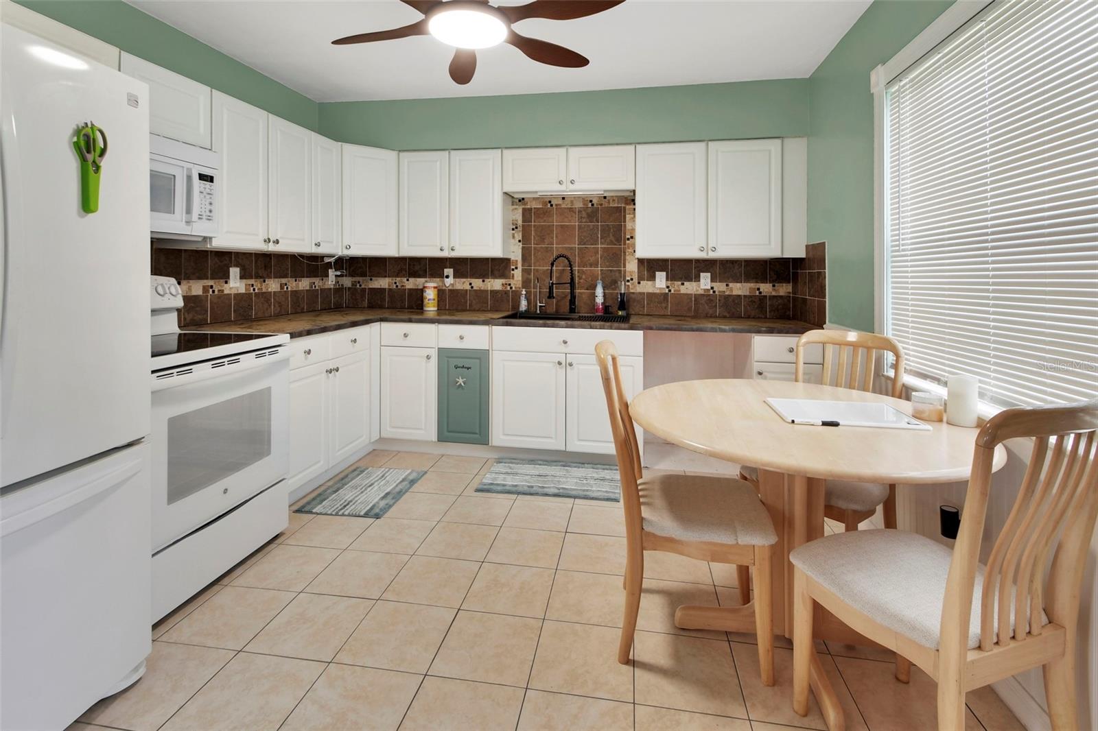 Image 2 of 27 For 44 Narcissus Drive