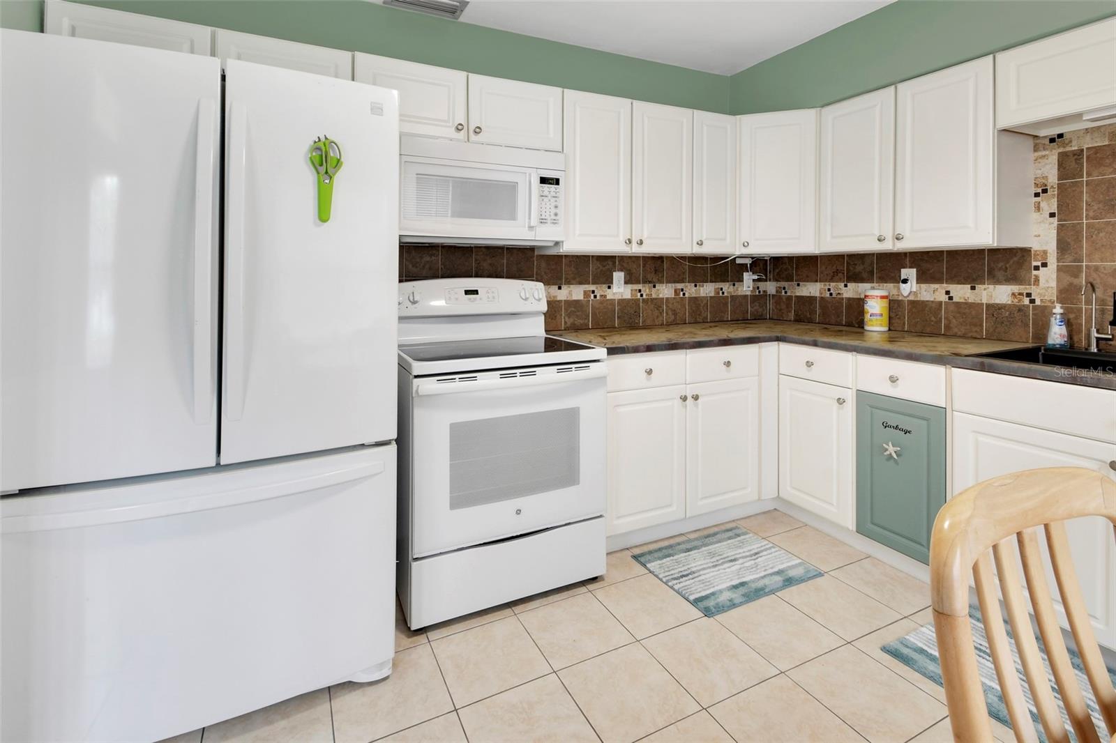 Image 3 of 27 For 44 Narcissus Drive