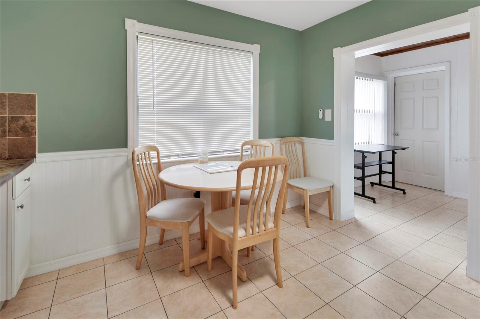 Image 4 of 27 For 44 Narcissus Drive