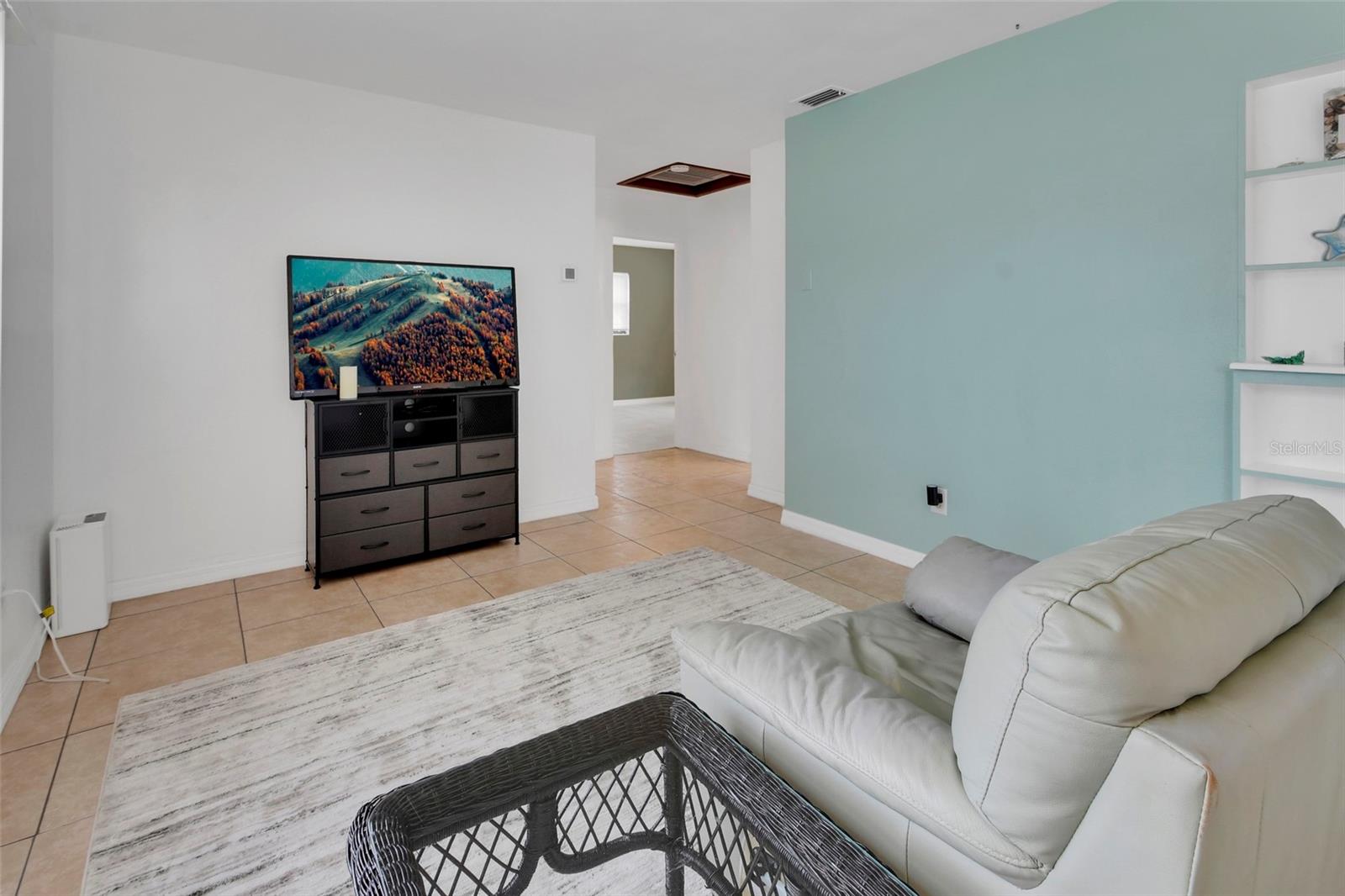 Image 5 of 27 For 44 Narcissus Drive