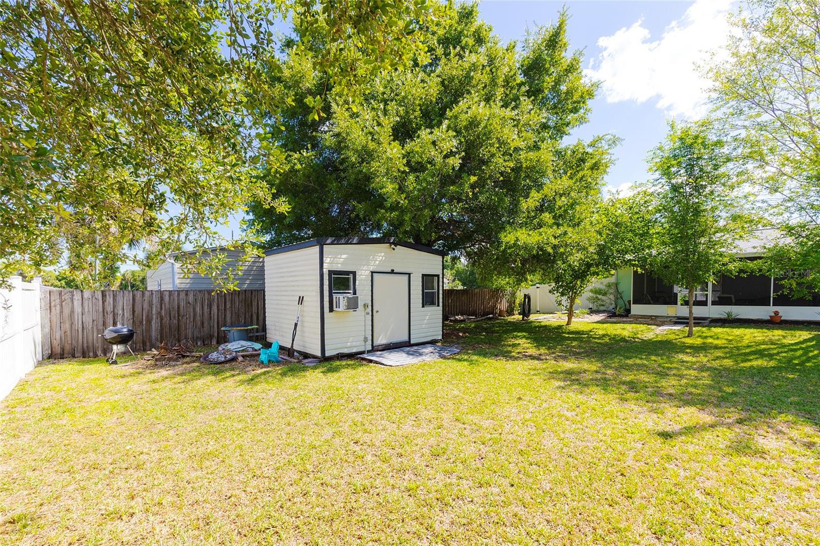 Image 37 of 60 For 1734 Santiago Street