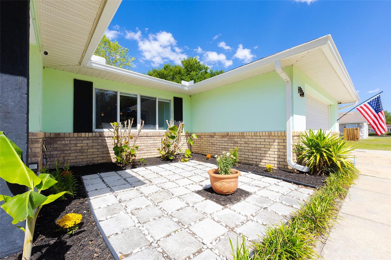 Image 4 of 60 For 1734 Santiago Street