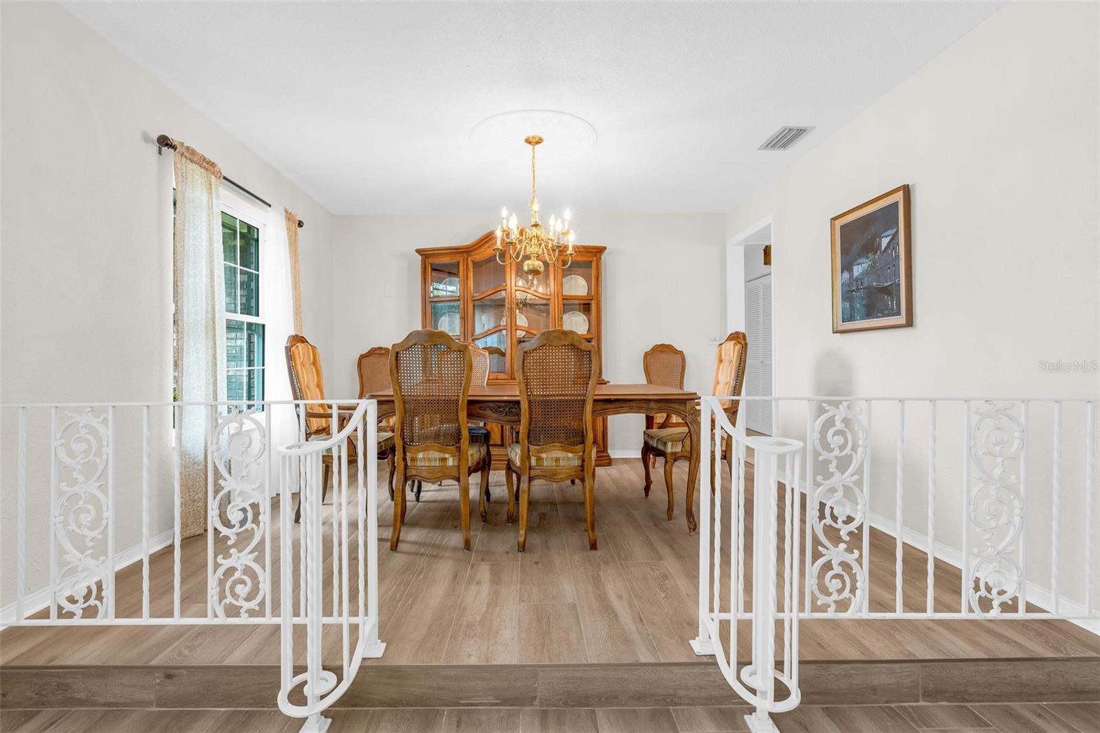 Image 18 of 35 For 801 Palm Grove Court