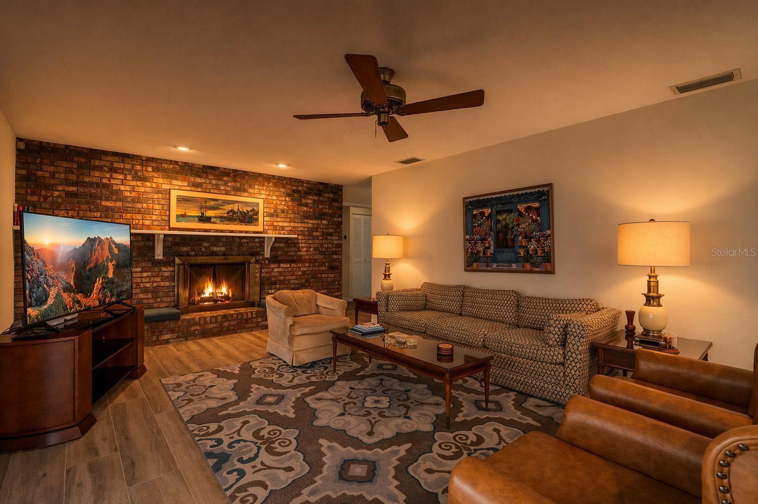 Image 19 of 35 For 801 Palm Grove Court