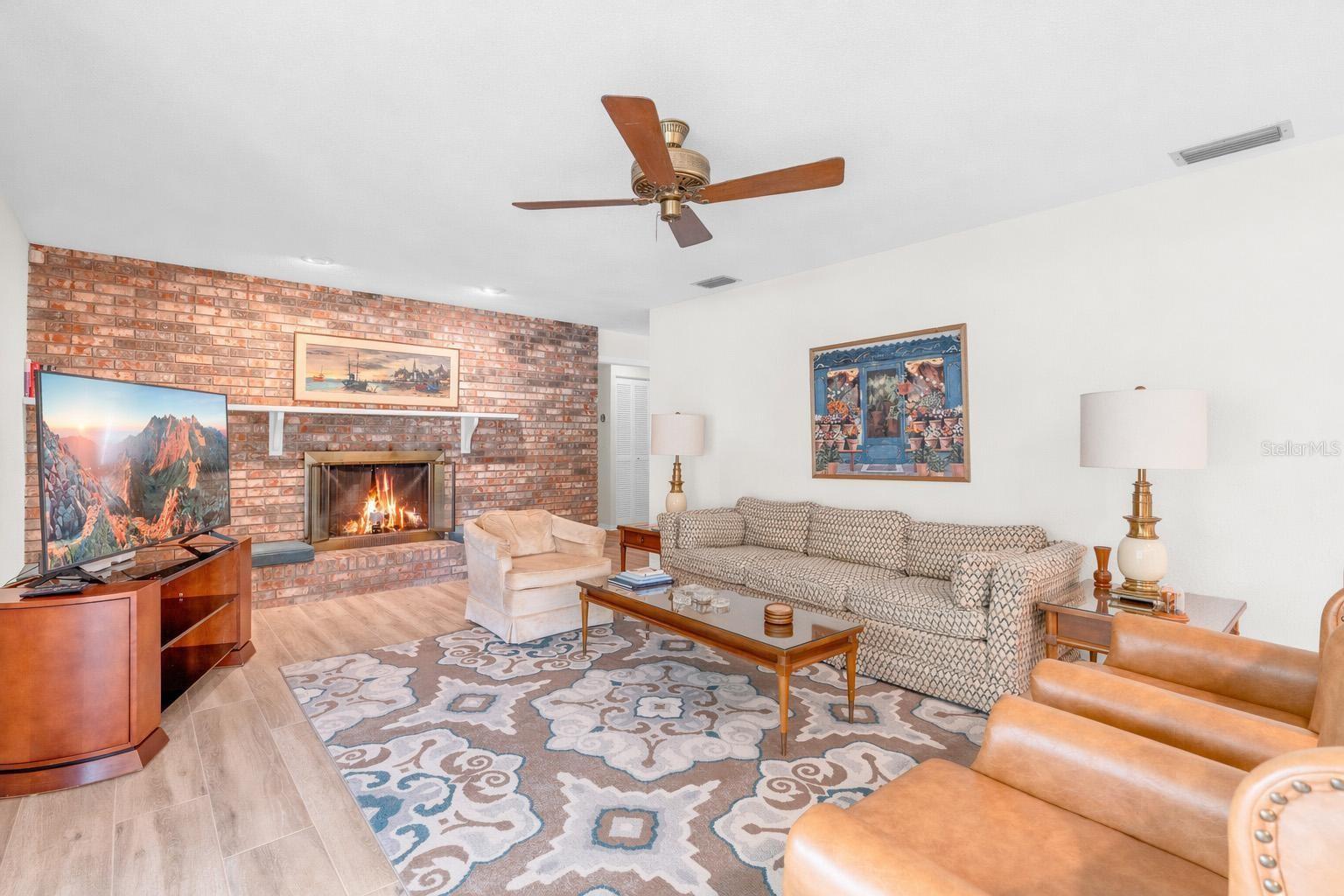 Image 21 of 35 For 801 Palm Grove Court