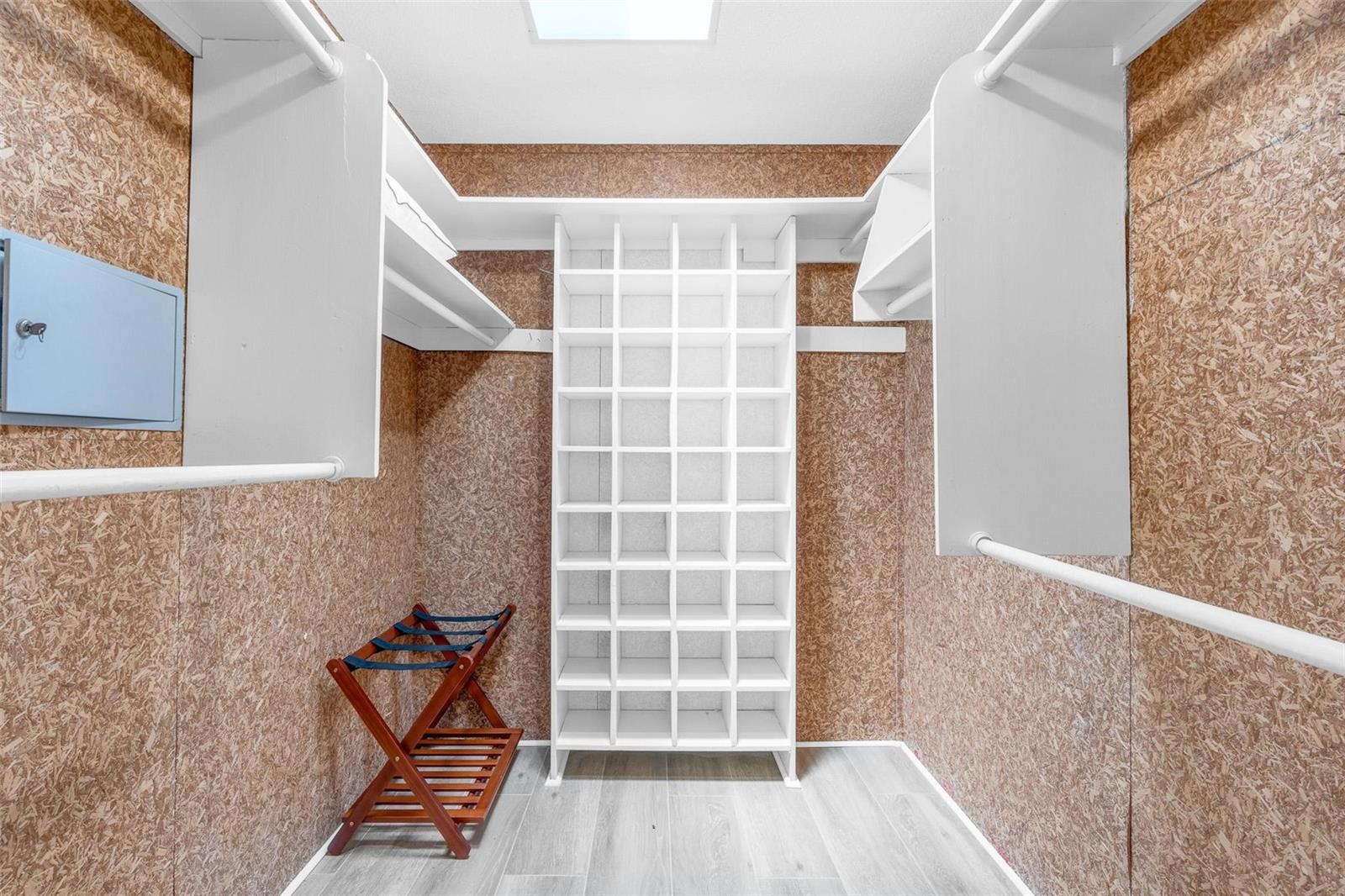 Image 23 of 35 For 801 Palm Grove Court