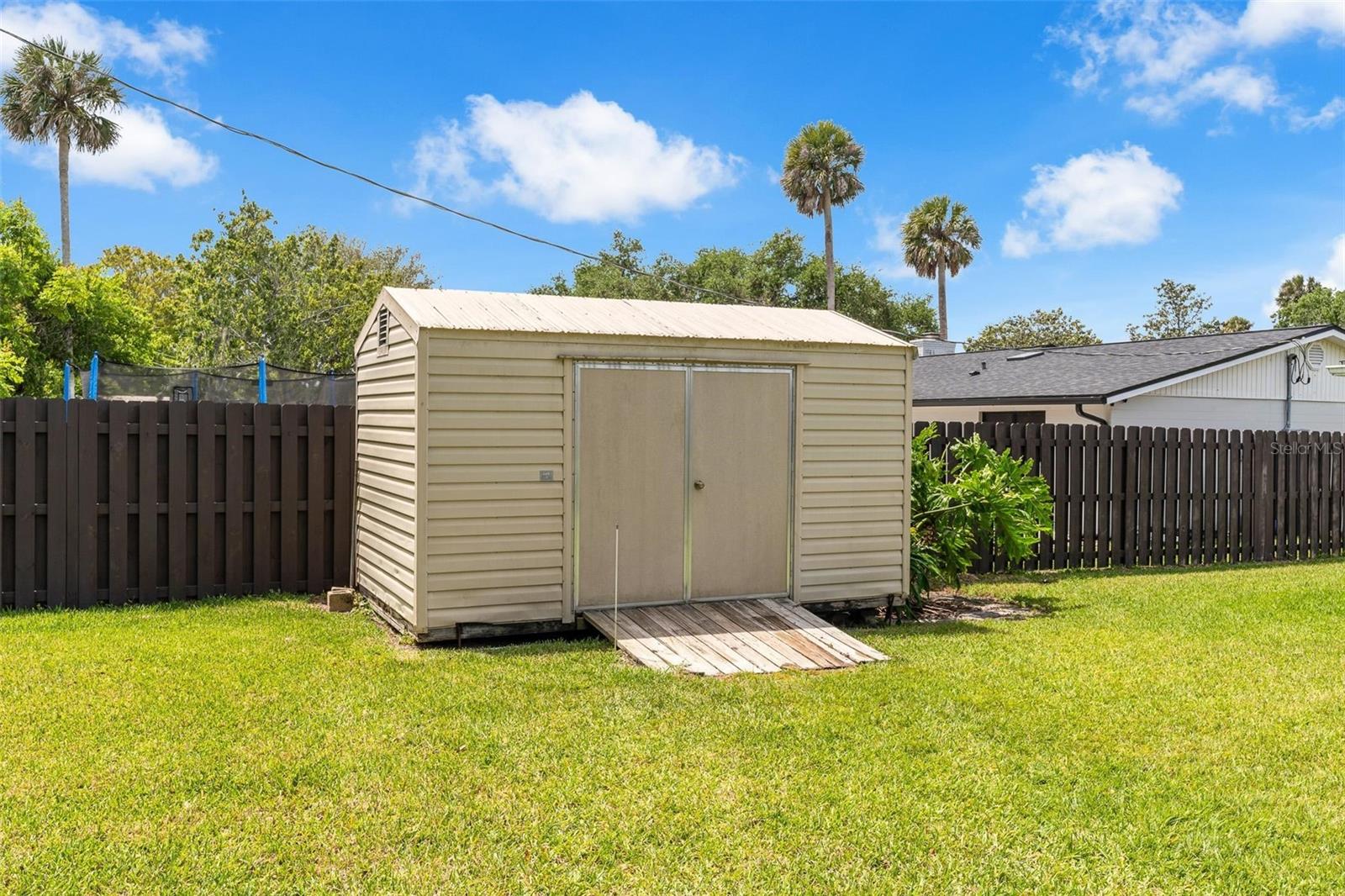 Image 25 of 35 For 801 Palm Grove Court